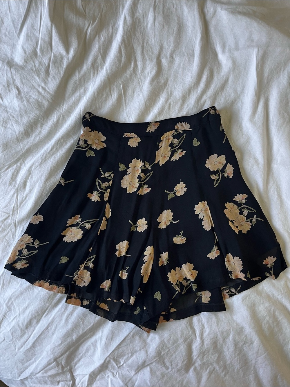 Reformation Black Floral Print Flowy Shorts XS